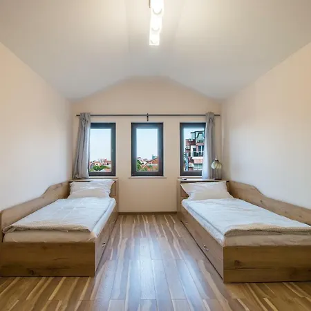 Spacious 2-bdr Loft In House - Old Town شقة *