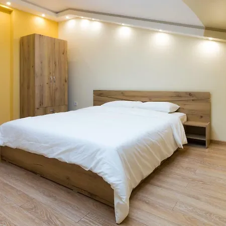 Spacious 2-bdr Loft In House - Old Town