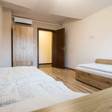 شقة Spacious 2-bdr Loft In House - Old Town بلوفديف