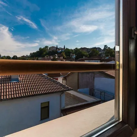 شقة Spacious 2-bdr Loft In House - Old Town بلوفديف